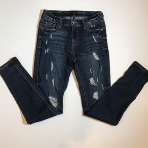 Distressed skinny jeans